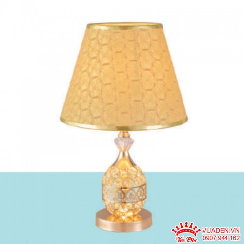 Đèn bàn chao vải thân hợp kim thiết kế sang trọng ấn tượng