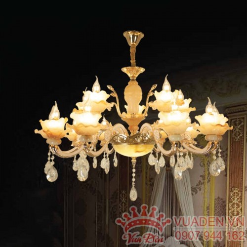 Đèn chùm cổ điển thiết kế chao đèn và thân đèn bằng đá ngọc thạch kết hợp với khung xii ấn tượng