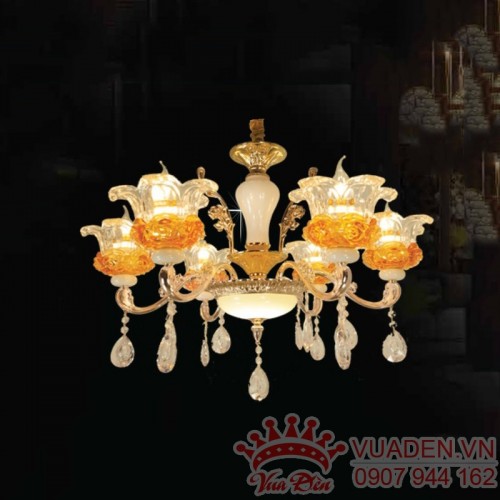 Đèn chùm thiết kế chao đèn hình bông hoa pha lê rất bắt mắt