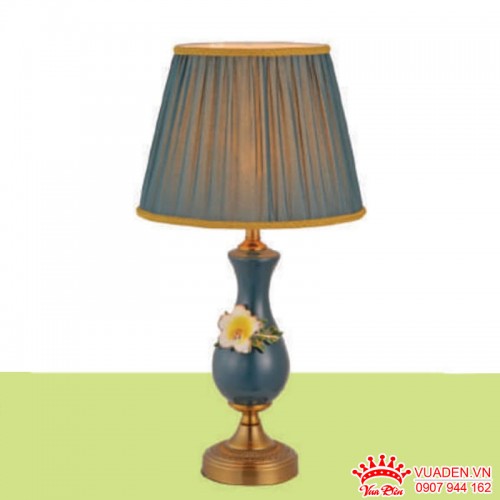Đèn để bàn cổ điển chao vải xanh thanh lịch