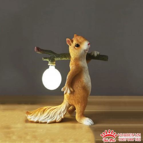 Đèn để bàn hình chú sóc ngộ nghĩnh trang trí phòng cho bé