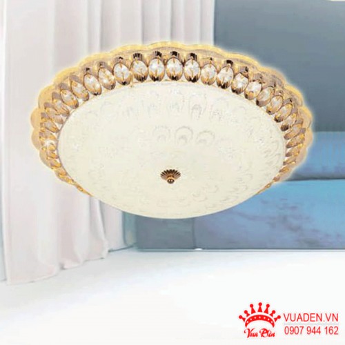 Đèn ốp trần đính pha lê viền đơn giản độc đáo