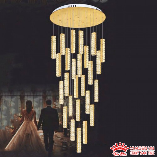 Đèn thông tầng thiết kế thanh pha lê thả sang trọng