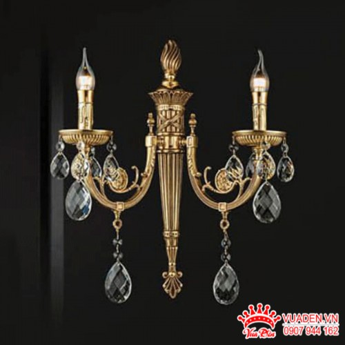 Đèn tường thân đồng được chạm khắc tinh xảo trang trí cho...