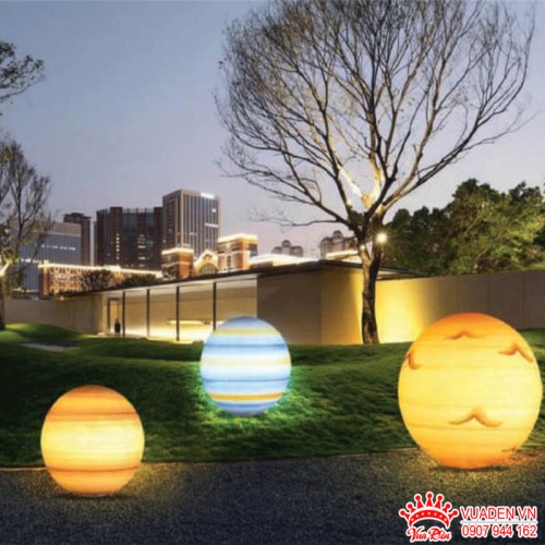 Ghim cỏ hình tròn nhiều mảu sắc sinh động trang trí sân vườn